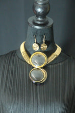 Load image into Gallery viewer, Gold Circle Stone Necklace Set
