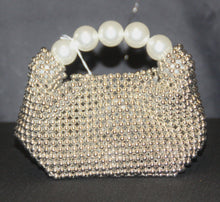 Load image into Gallery viewer, Beaded Pearl Handle Bag
