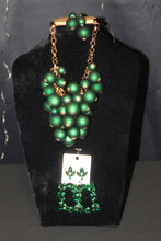 Load image into Gallery viewer, Emerald Bead Jewelry Set
