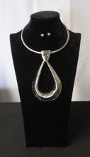 Load image into Gallery viewer, Tear Drop Necklace Set
